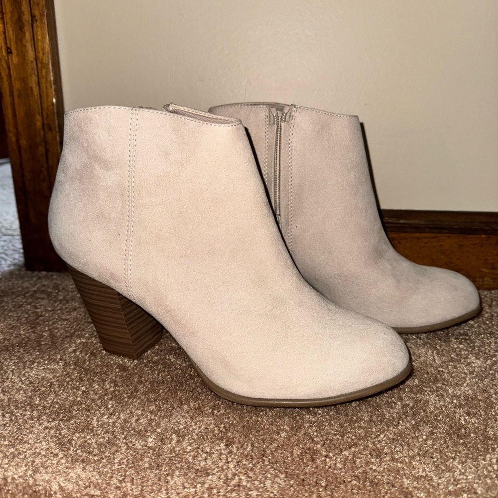 Light beige booties
